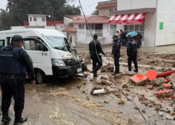 Dos personas lesionadas al colapsar barda del panteón, atención inmediata proporciona el Gobierno de Xiutetelco